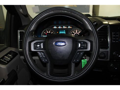 Used 2015 Ford F150 XLT image 23