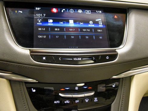 Used 2017 Cadillac XT5 Luxury w/ Driver Awareness Package image 8