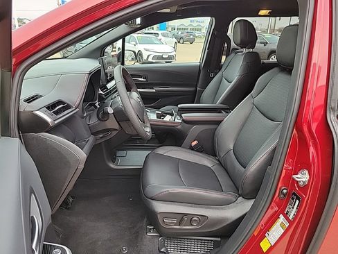 Used 2025 Toyota Sienna XSE FWD image 9