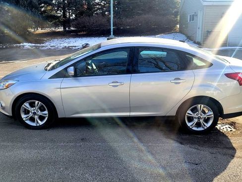 Used 2013 Ford Focus SE w/ SE Winter Pkg image 6