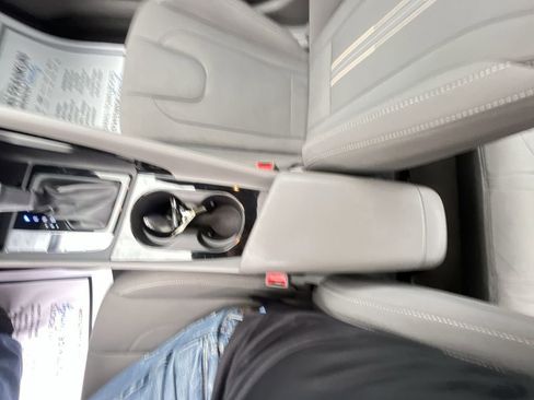 Used 2025 Hyundai Elantra SEL image 21