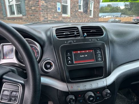 Used 2018 Dodge Journey SXT image 13