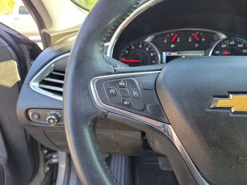 Used 2017 Chevrolet Malibu LT FWD image 17
