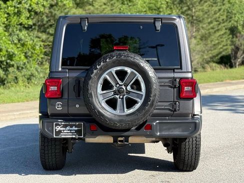 Used 2019 Jeep Wrangler Unlimited Sahara AWD/4WD image 13
