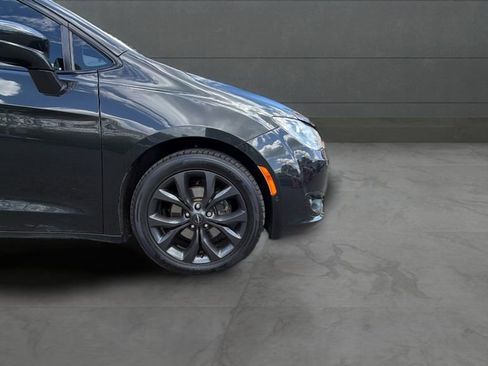 Used 2018 Chrysler Pacifica Touring-L Plus w/ Advanced Safetytec Group FWD image 33