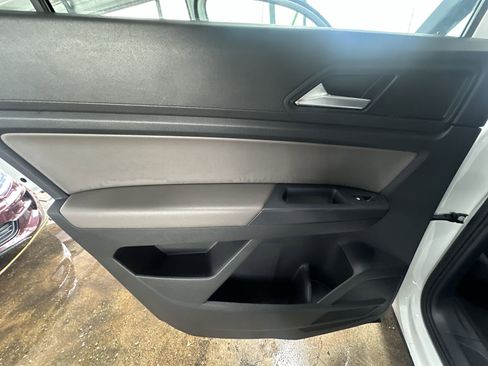 Used 2021 Volkswagen Atlas Cross Sport S image 31