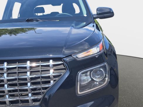 Used 2023 Hyundai Venue SEL FWD image 29