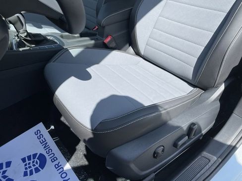 New 2025 Volkswagen Jetta SE image 18