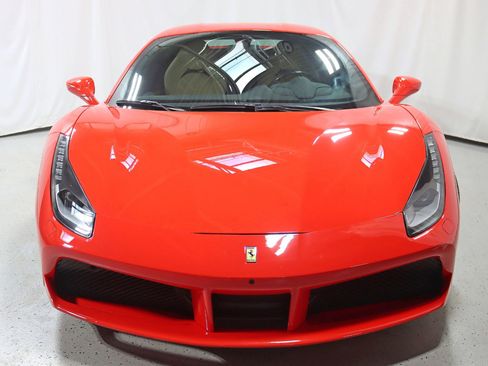 Used 2018 Ferrari 488 GTB image 9