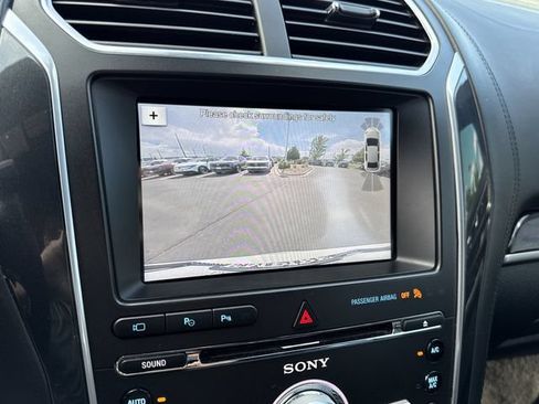 Used 2017 Ford Explorer Platinum AWD/4WD image 35