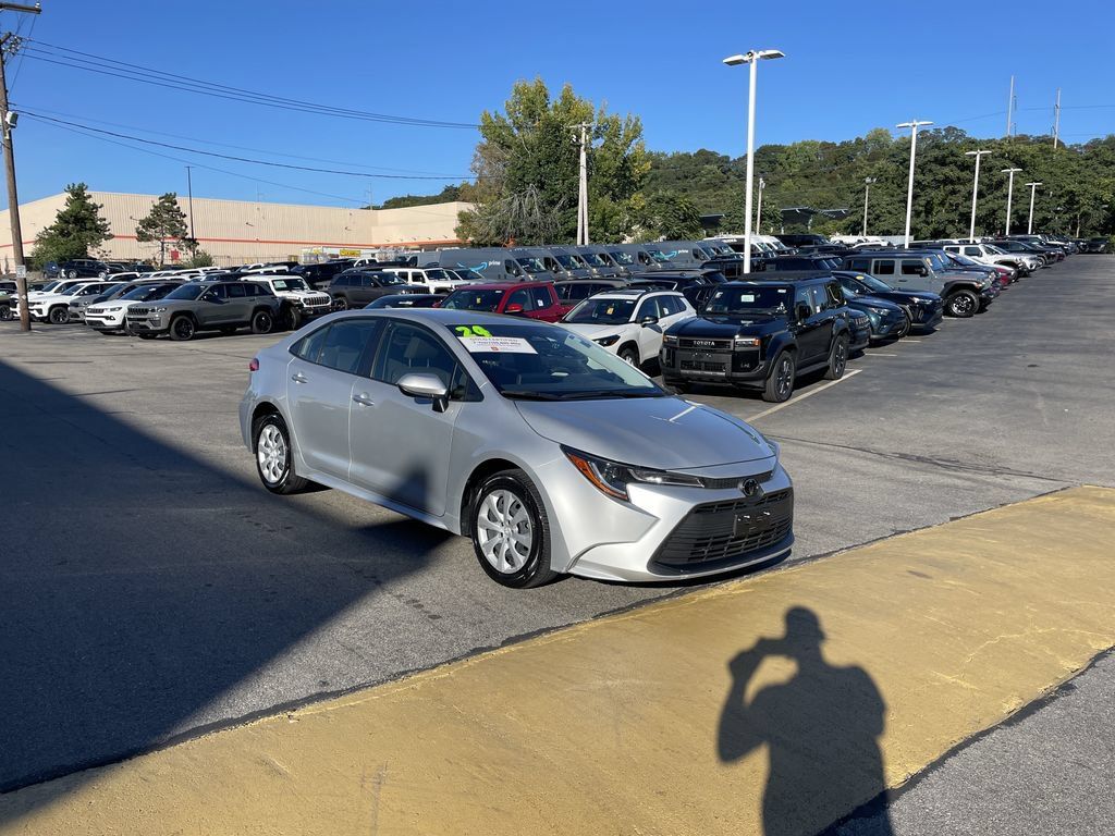 Used 2024 Toyota Corolla LE FWD image 6