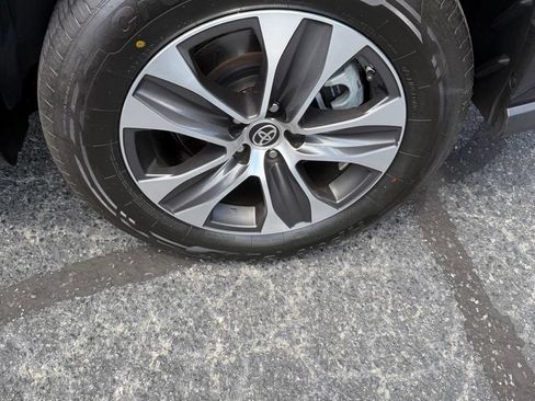 Used 2020 Toyota Highlander XLE FWD image 10
