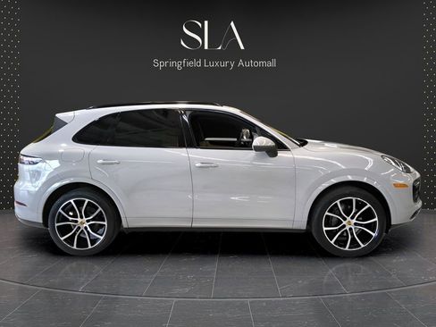 Used 2020 Porsche Cayenne w/ Premium Package AWD/4WD image 4