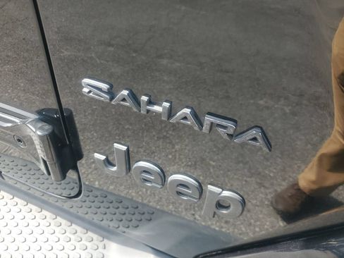 Used 2021 Jeep Wrangler Unlimited Sahara AWD/4WD image 7
