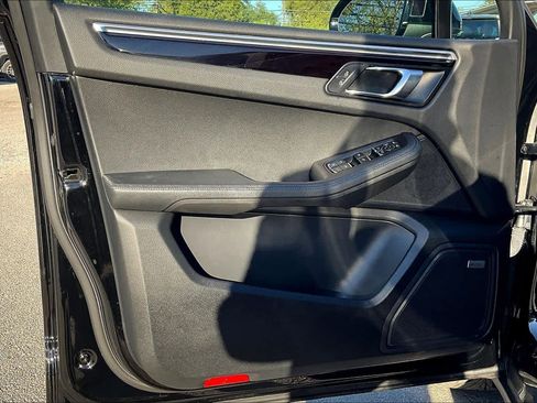 Used 2021 Porsche Macan image 39