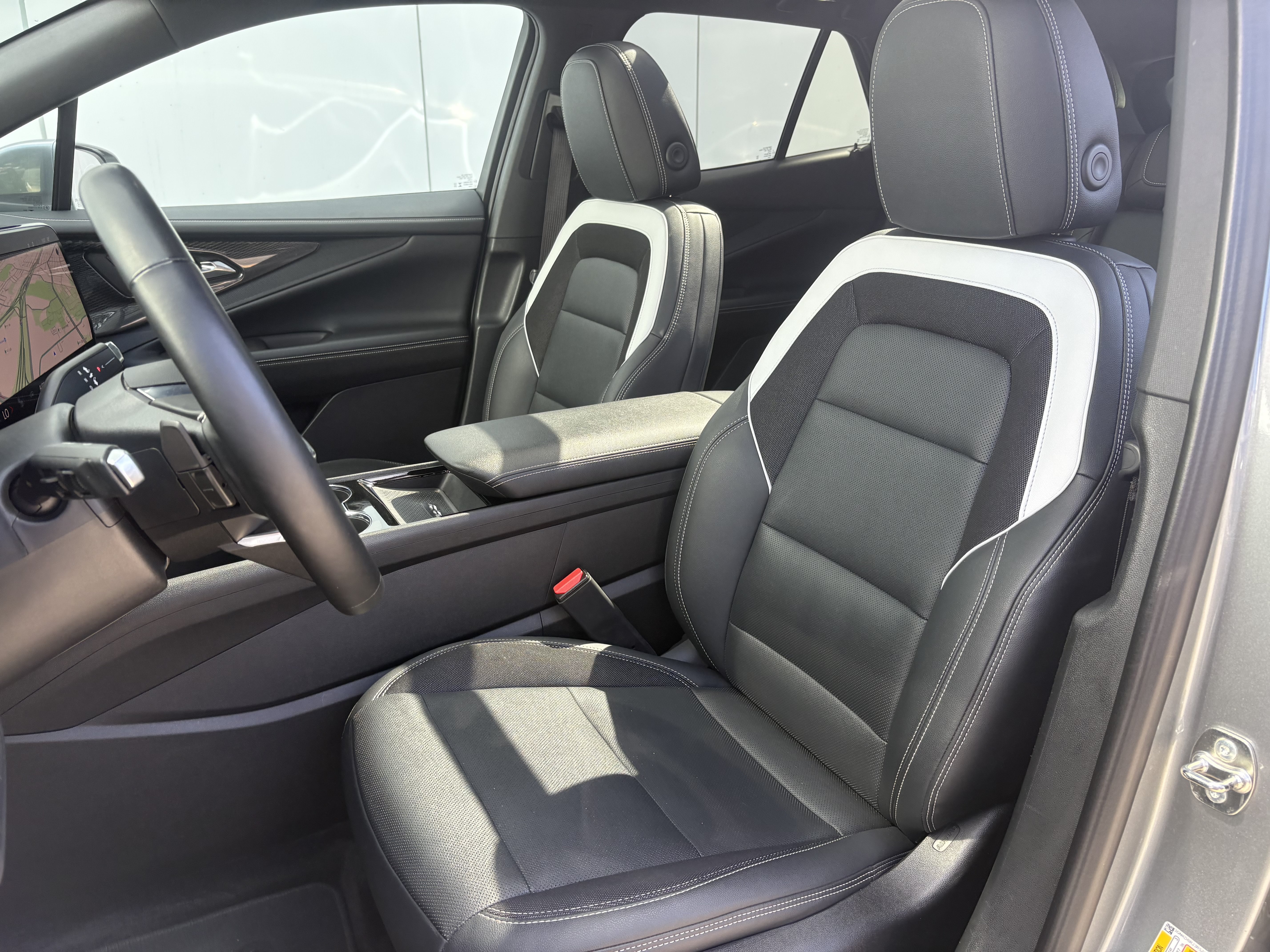 Used 2024 Chevrolet Blazer EV LT AWD/4WD image 11