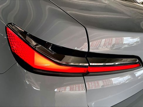 Used 2024 BMW 740i w/ Executive Package image 29