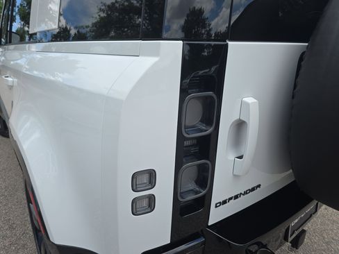 New 2025 Land Rover Defender 110 V8 image 33