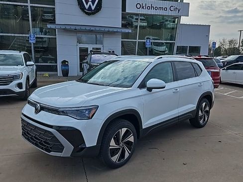 New 2026 Volkswagen Taos SE AWD/4WD image 1