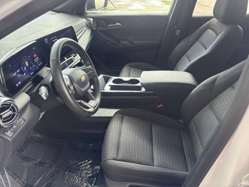 Used 2025 Chevrolet Equinox LT FWD image 28