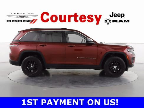 Certified 2023 Jeep Grand Cherokee Laredo w/ Luxury Tech Group I image 4