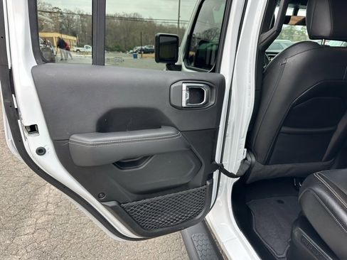 Used 2023 Jeep Wrangler Unlimited Sahara image 23