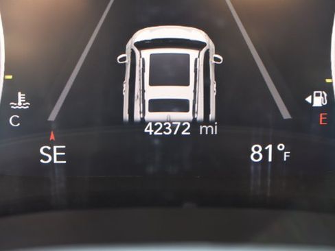 Used 2023 Chrysler Pacifica Touring-L FWD image 24