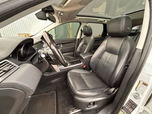 Used 2018 Land Rover Discovery Sport HSE image 29