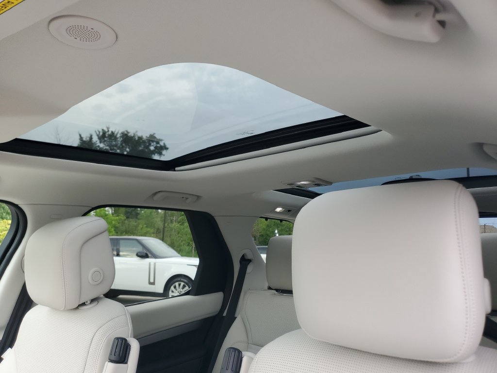 New 2026 Land Rover Discovery Dynamic SE AWD/4WD image 11