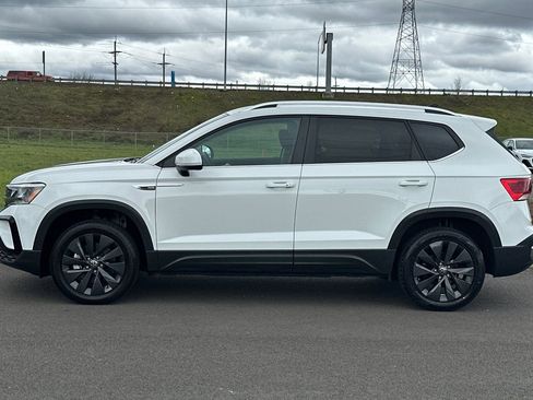 Used 2022 Volkswagen Taos SE image 6