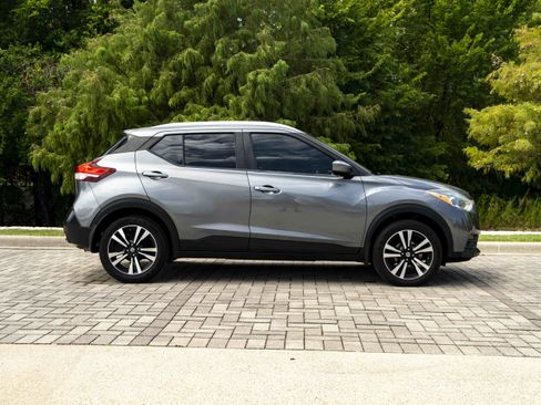 Used 2018 Nissan Kicks SV FWD image 9