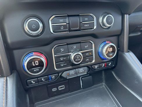 Used 2023 GMC Yukon XL AT4 w/ Technology Package AWD/4WD image 17
