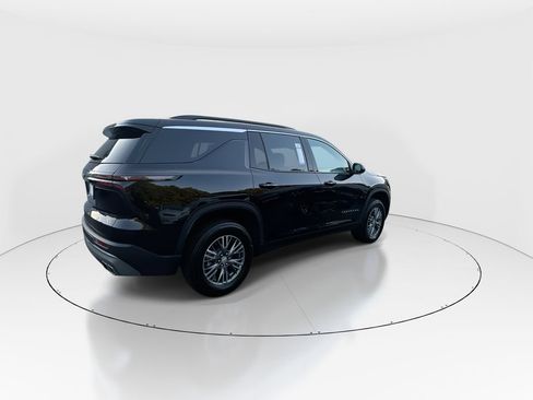 Used 2025 Chevrolet Traverse LT FWD image 8