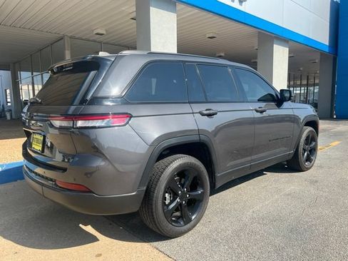 Used 2023 Jeep Grand Cherokee Altitude AWD/4WD image 7