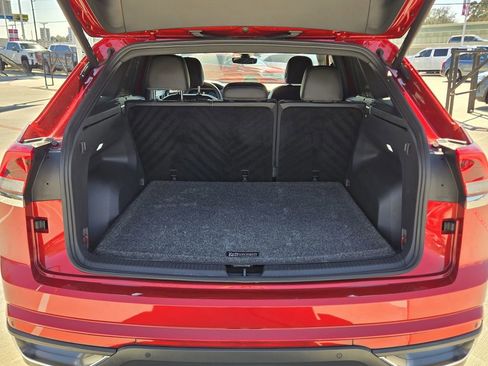 Used 2024 Volkswagen Atlas Cross Sport SE image 13