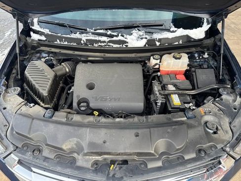 Used 2023 Chevrolet Traverse LT image 3