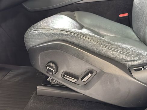 Used 2020 Volvo XC90 T6 Momentum w/ Protection Package Premier image 14