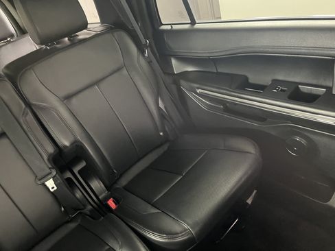 Used 2018 Ford Expedition XLT w/ Equipment Group 201A AWD/4WD image 23