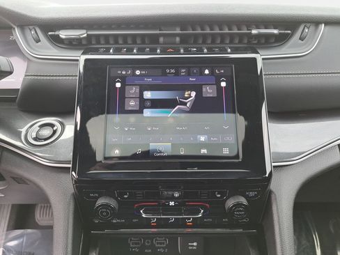 Certified 2023 Jeep Grand Cherokee L Laredo image 24