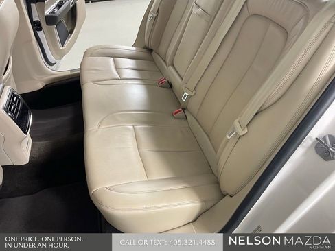 Used 2017 Lincoln Continental Select w/ Technology Package FWD image 27