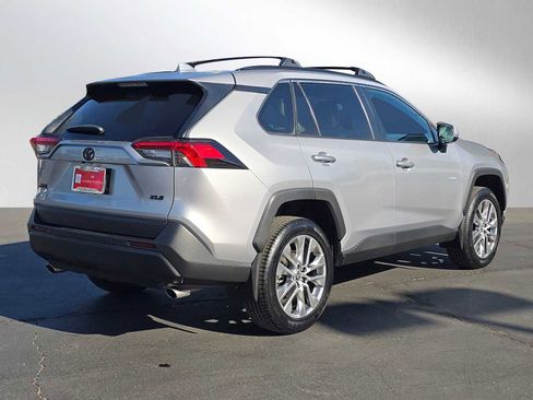 Used 2022 Toyota RAV4 XLE Premium image 3