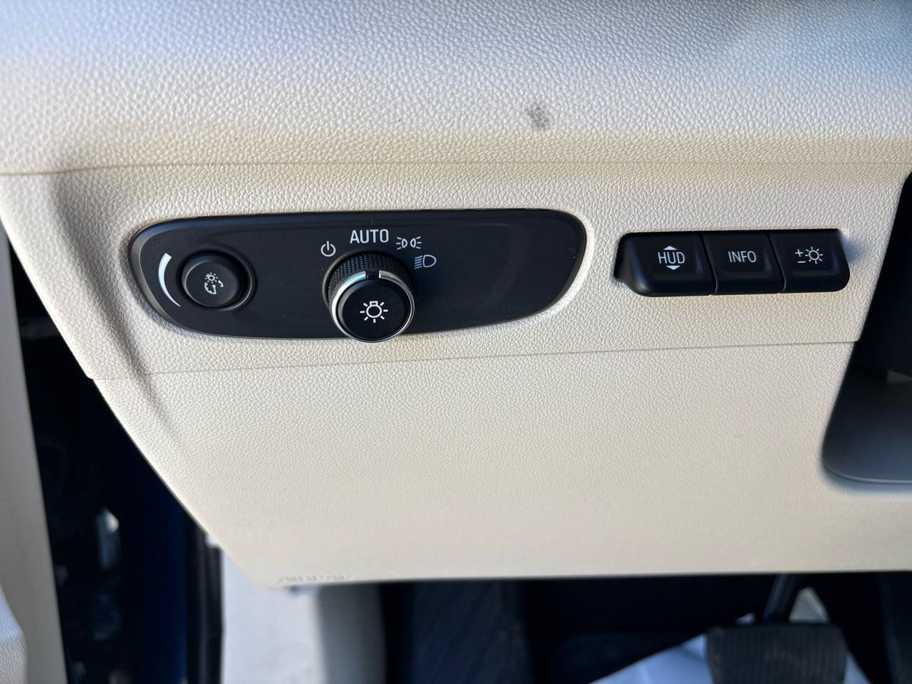 Used 2023 Buick Envision Avenir FWD image 15