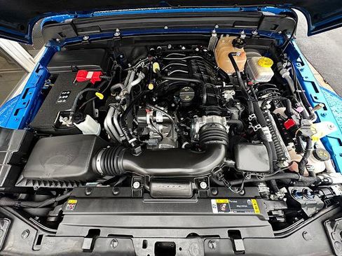 Used 2022 Jeep Wrangler Unlimited Sahara w/ Cold Weather Group image 12