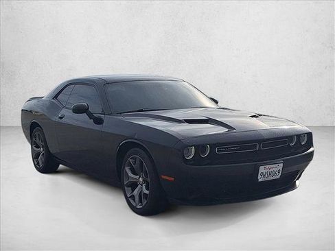 Used 2016 Dodge Challenger SXT w/ Driver Convenience Group image 3