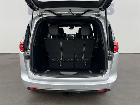 New 2026 Chrysler Pacifica Limited w/ S Appearance Package image 14