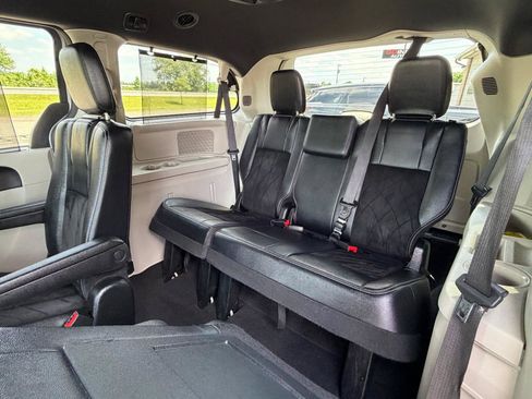 Used 2017 Dodge Grand Caravan SXT w/ Driver Convenience Group FWD image 23