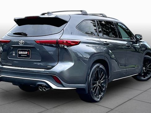 Used 2023 Toyota Highlander XSE FWD image 13