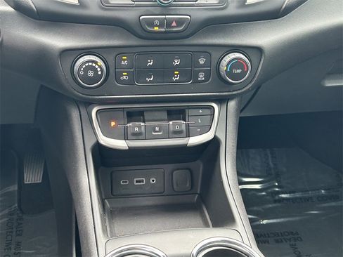 Used 2024 GMC Terrain SLE image 20