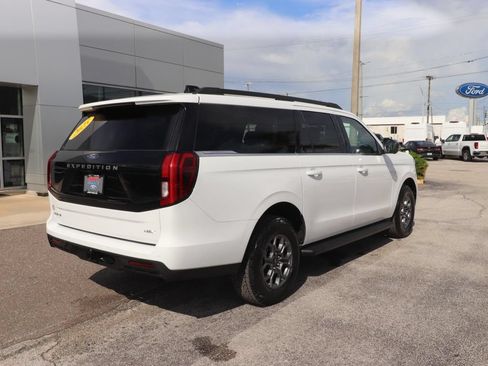 Used 2025 Ford Expedition Max Active AWD/4WD image 16