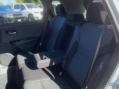 Used 2022 Nissan Rogue SV AWD/4WD image 12